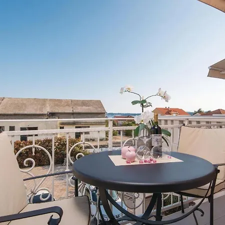 2 Bedroom Stunning In شقة أوروبيتش