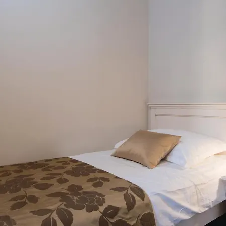 2 Bedroom Stunning In *