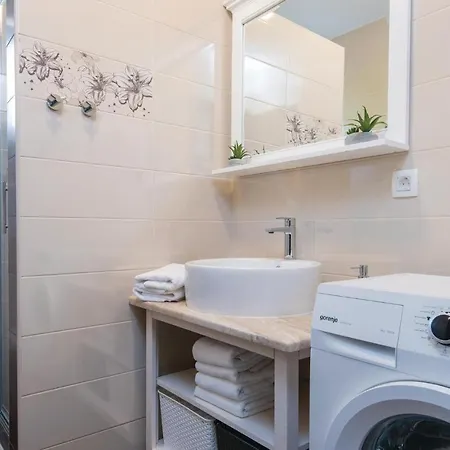 2 Bedroom Stunning In