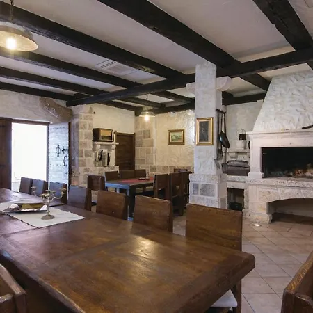 2 Bedroom Stunning In *