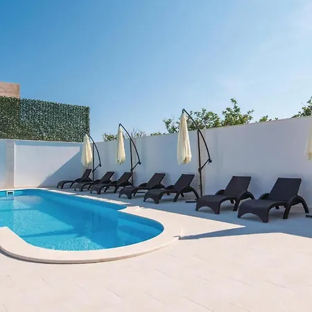2 Bedroom Stunning In شقة أوروبيتش