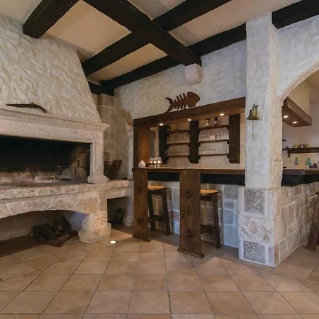 2 Bedroom Stunning In * أوروبيتش